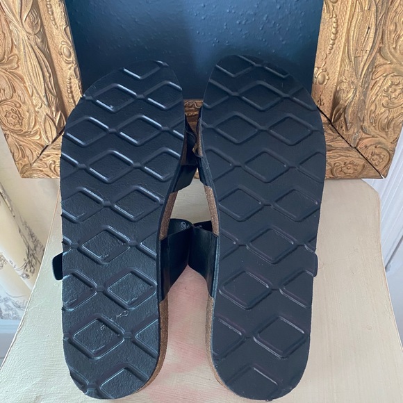 AE sandals - Picture 4 of 5